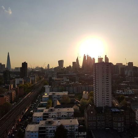 Modern 1 Bedroom Apartment In E1 With Great Views ロンドン エクステリア 写真