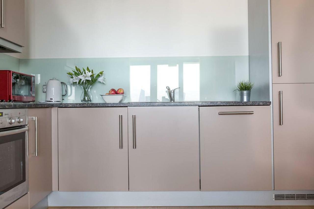 Modern 1 Bedroom Apartment In E1 With Great Views ロンドン エクステリア 写真