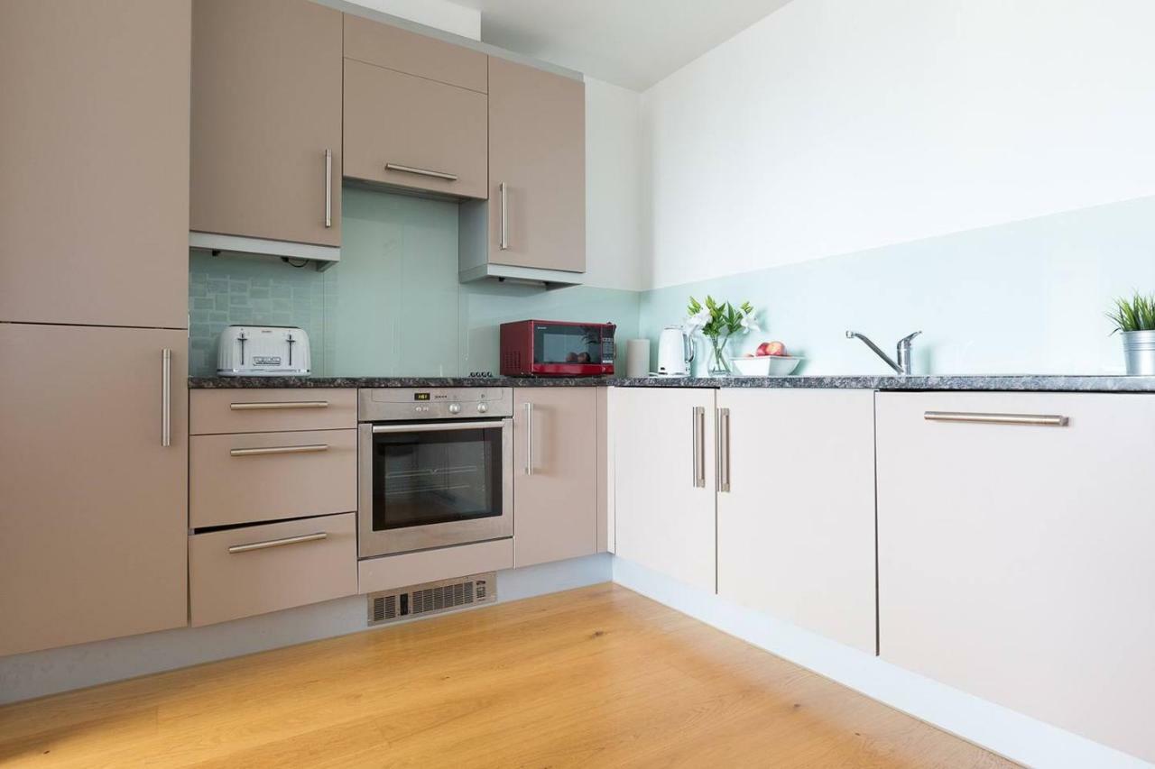 Modern 1 Bedroom Apartment In E1 With Great Views ロンドン エクステリア 写真
