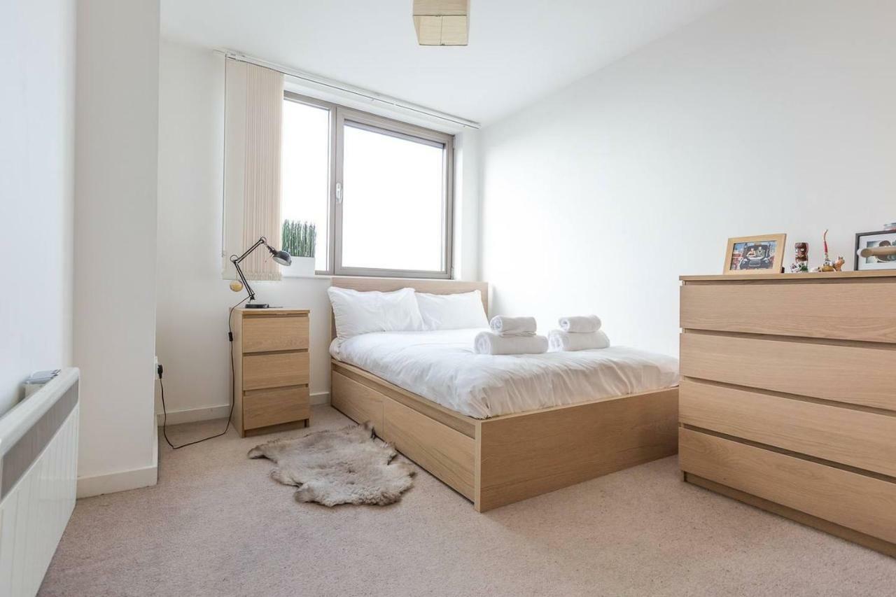 Modern 1 Bedroom Apartment In E1 With Great Views ロンドン エクステリア 写真