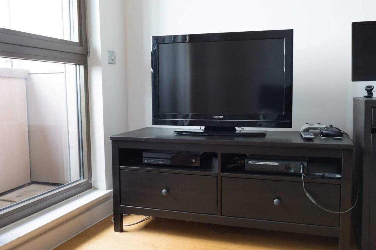 Modern 1 Bedroom Apartment In E1 With Great Views ロンドン エクステリア 写真