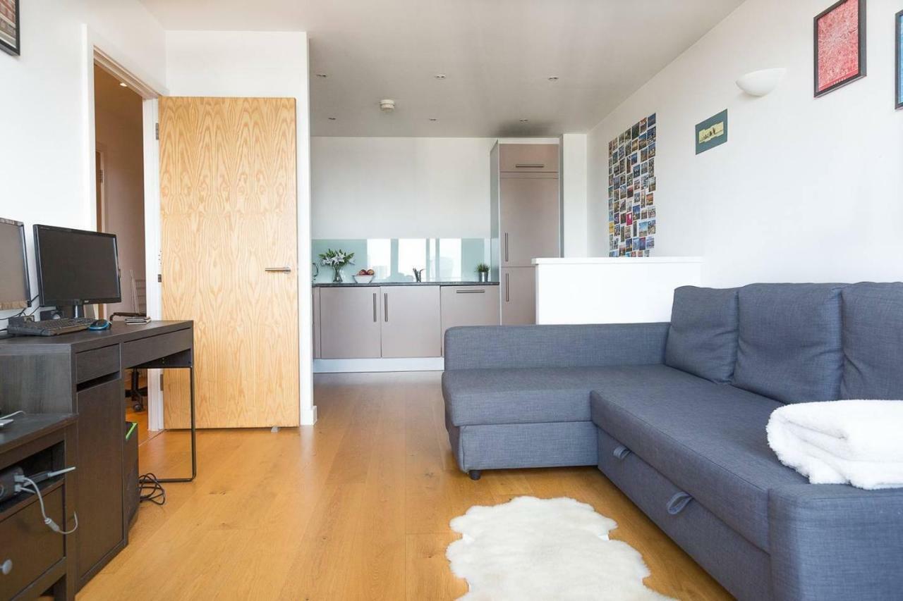 Modern 1 Bedroom Apartment In E1 With Great Views ロンドン エクステリア 写真