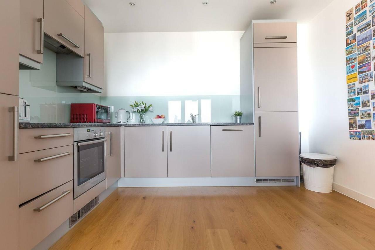 Modern 1 Bedroom Apartment In E1 With Great Views ロンドン エクステリア 写真